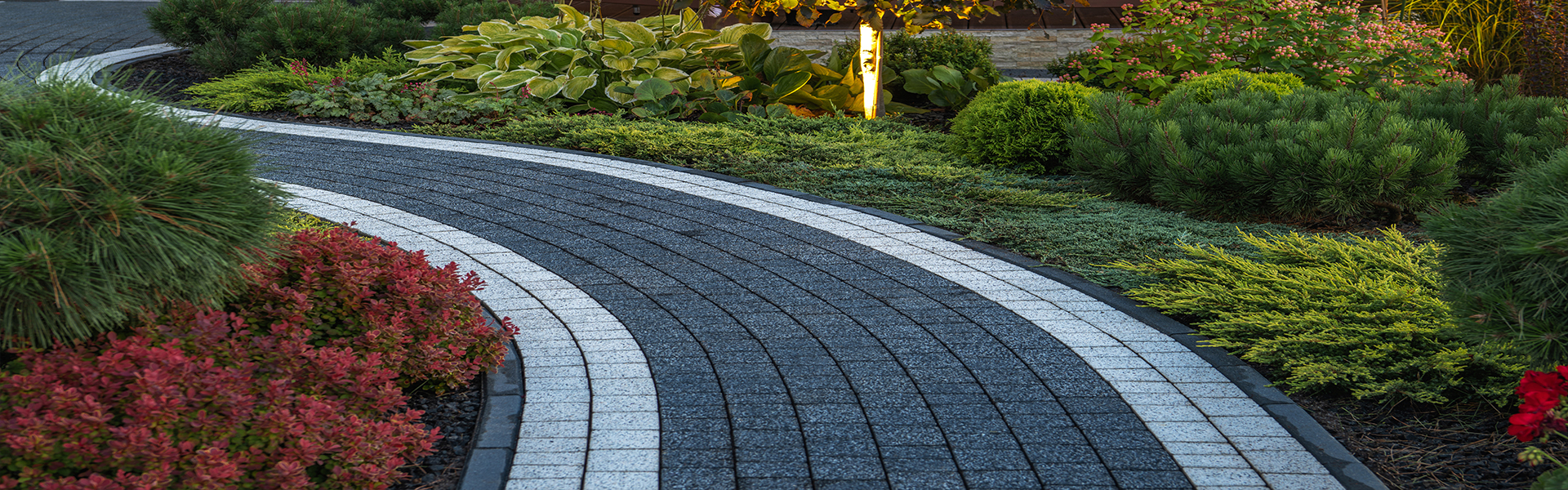 A beautifully designed patio and garden area.